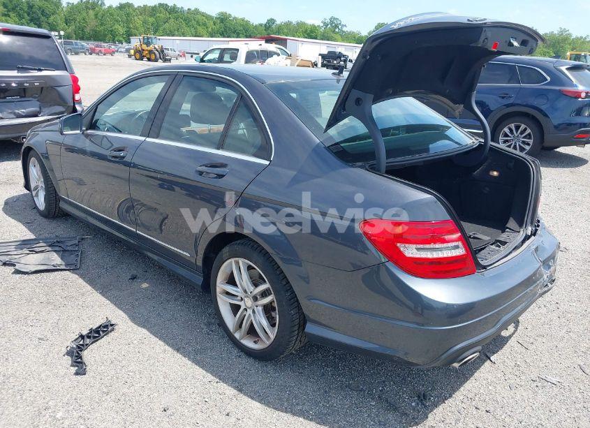 Photo 3 of 2013 Mercedes-benz C 300 LUXURY 4MATIC/SPORT 4MATIC (VIN WDDGF8AB3DR247015)