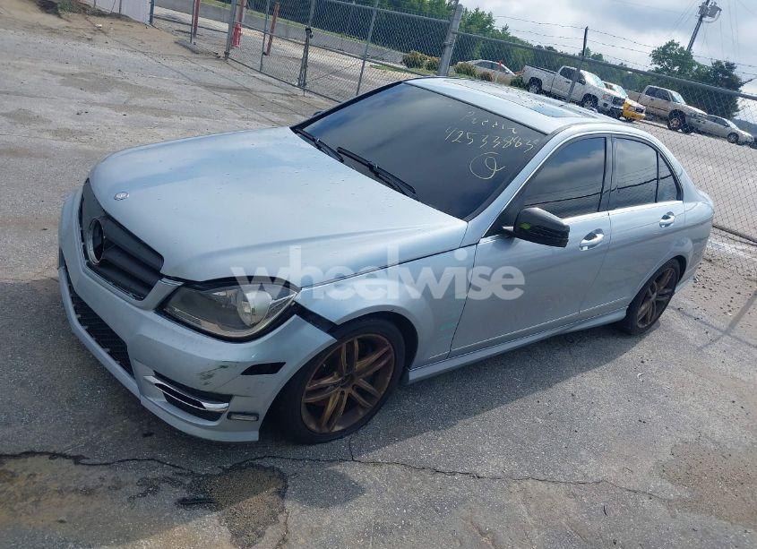 Photo 2 of 2013 Mercedes-benz C 300 LUXURY 4MATIC/SPORT 4MATIC (VIN WDDGF8AB3DR280578)