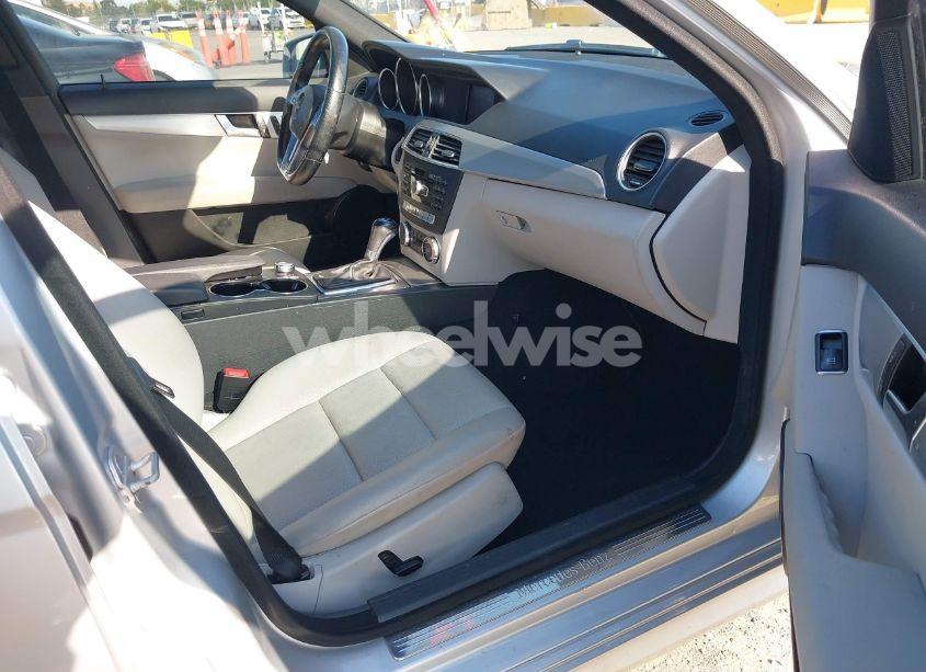 Photo 5 of 2014 Mercedes-benz C 300 LUXURY 4MATIC/SPORT 4MATIC (VIN WDDGF8AB5ER317681)