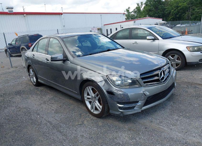 2014 Mercedes-benz C 300 (VIN WDDGF8AB5ER322122) main photo