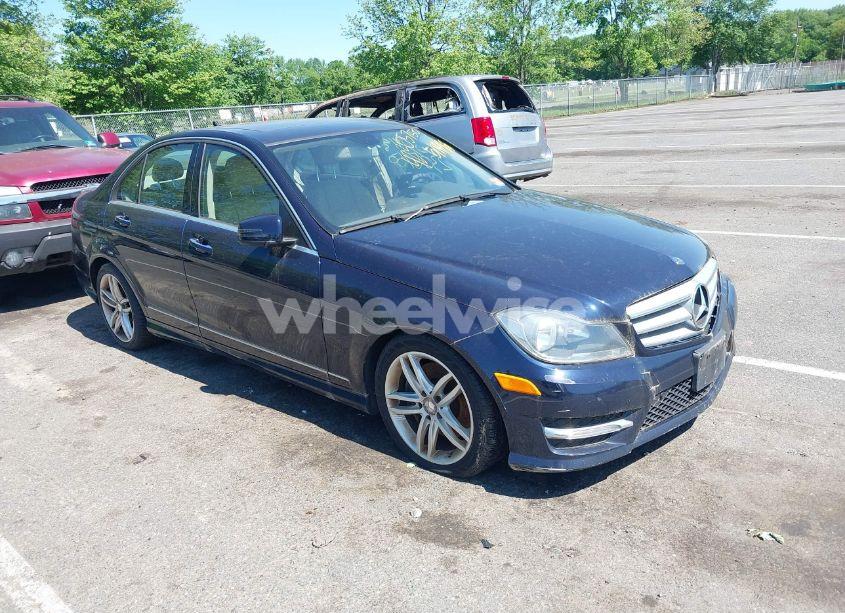 2013 Mercedes-benz C 300 LUXURY 4MATIC/SPORT 4MATIC (VIN WDDGF8AB6DR265878) main photo