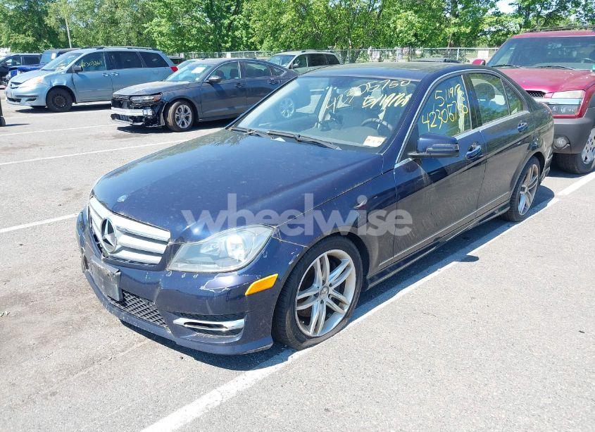 Photo 2 of 2013 Mercedes-benz C 300 LUXURY 4MATIC/SPORT 4MATIC (VIN WDDGF8AB6DR265878)