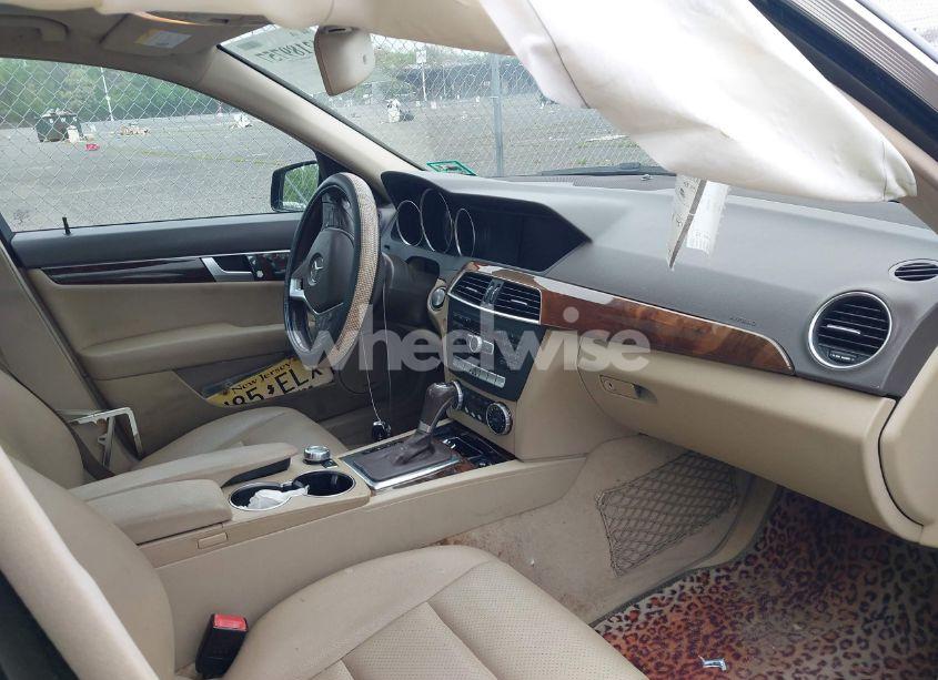 Photo 5 of 2014 Mercedes-benz C 300 LUXURY 4MATIC/SPORT 4MATIC (VIN WDDGF8AB6EA946106)