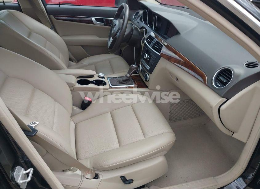 Photo 5 of 2014 Mercedes-benz C 300 LUXURY 4MATIC/SPORT 4MATIC (VIN WDDGF8AB6ER324705)