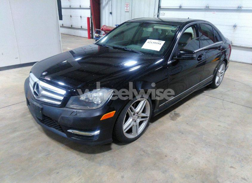 Photo 2 of 2013 Mercedes-benz C 300 LUXURY 4MATIC/SPORT 4MATIC (VIN WDDGF8AB7DR262326)