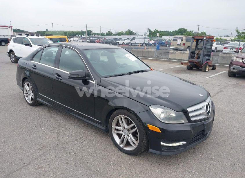 2013 Mercedes-benz C 300 LUXURY 4MATIC/SPORT 4MATIC (VIN WDDGF8AB7DR288313) main photo