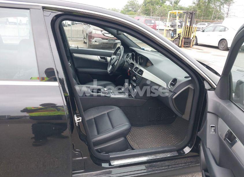 Photo 5 of 2013 Mercedes-benz C 300 LUXURY 4MATIC/SPORT 4MATIC (VIN WDDGF8AB7DR288313)