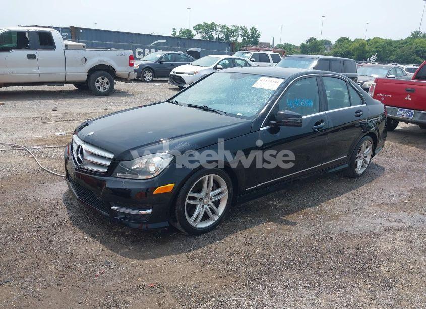 Photo 2 of 2013 Mercedes-benz C 300 LUXURY 4MATIC/SPORT 4MATIC (VIN WDDGF8AB9DA792571)