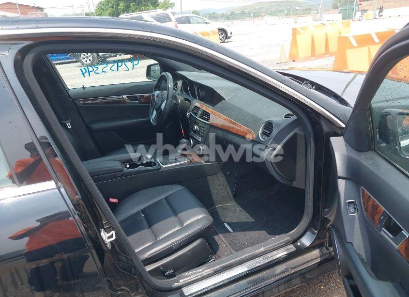 Photo 5 of 2013 Mercedes-benz C 300 LUXURY 4MATIC/SPORT 4MATIC (VIN WDDGF8AB9DA792571)