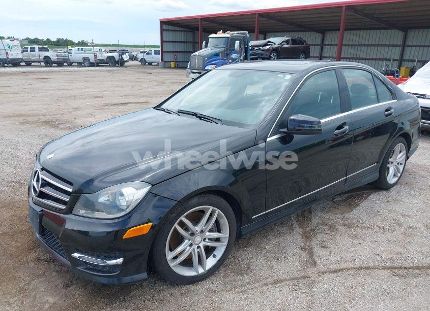 Photo 2 of 2014 Mercedes-benz C 300 LUXURY 4MATIC/SPORT 4MATIC (VIN WDDGF8AB9ER310961)