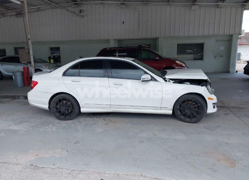 Photo 13 of 2014 Mercedes-benz C 300 LUXURY 4MATIC/SPORT 4MATIC (VIN WDDGF8ABXEA936842)