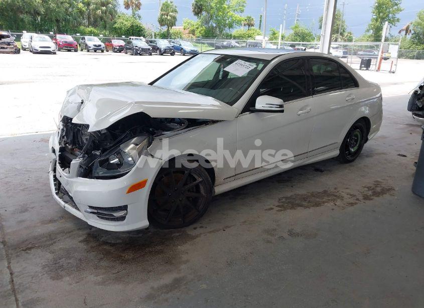 Photo 2 of 2014 Mercedes-benz C 300 LUXURY 4MATIC/SPORT 4MATIC (VIN WDDGF8ABXEA936842)