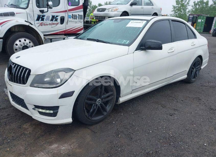 Photo 2 of 2012 Mercedes-benz C 300 LUXURY 4MATIC/SPORT 4MATIC (VIN WDDGF8BB1CR196238)