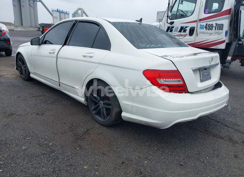 Photo 3 of 2012 Mercedes-benz C 300 LUXURY 4MATIC/SPORT 4MATIC (VIN WDDGF8BB1CR196238)