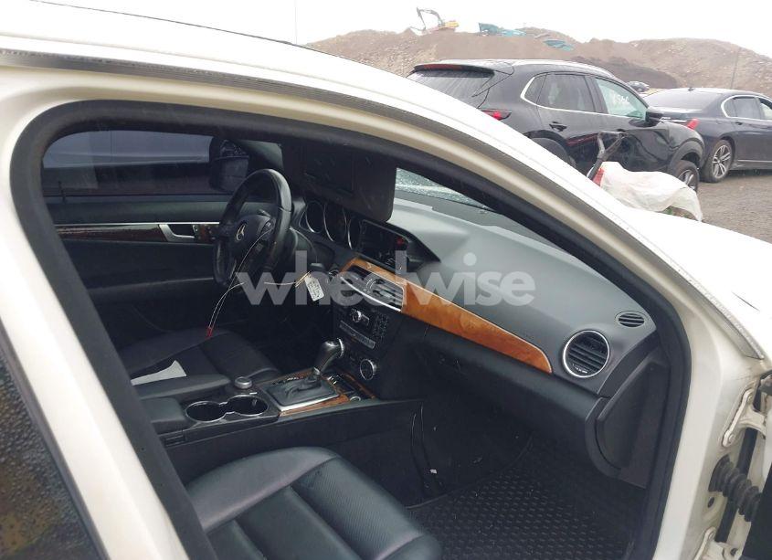 Photo 5 of 2012 Mercedes-benz C 300 LUXURY 4MATIC/SPORT 4MATIC (VIN WDDGF8BB1CR196238)