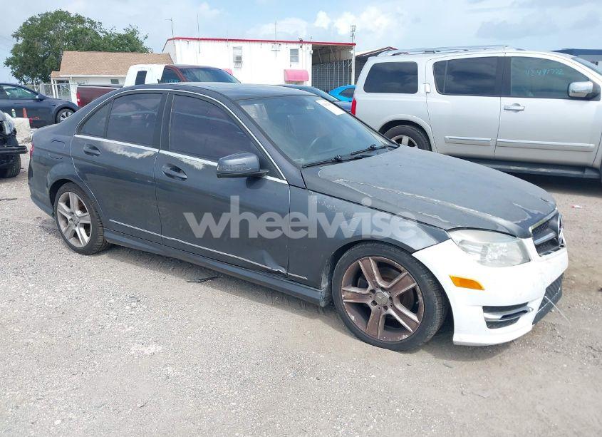 2011 Mercedes-benz C 300 LUXURY 4MATIC/SPORT 4MATIC (VIN WDDGF8BB2BR135530) main photo