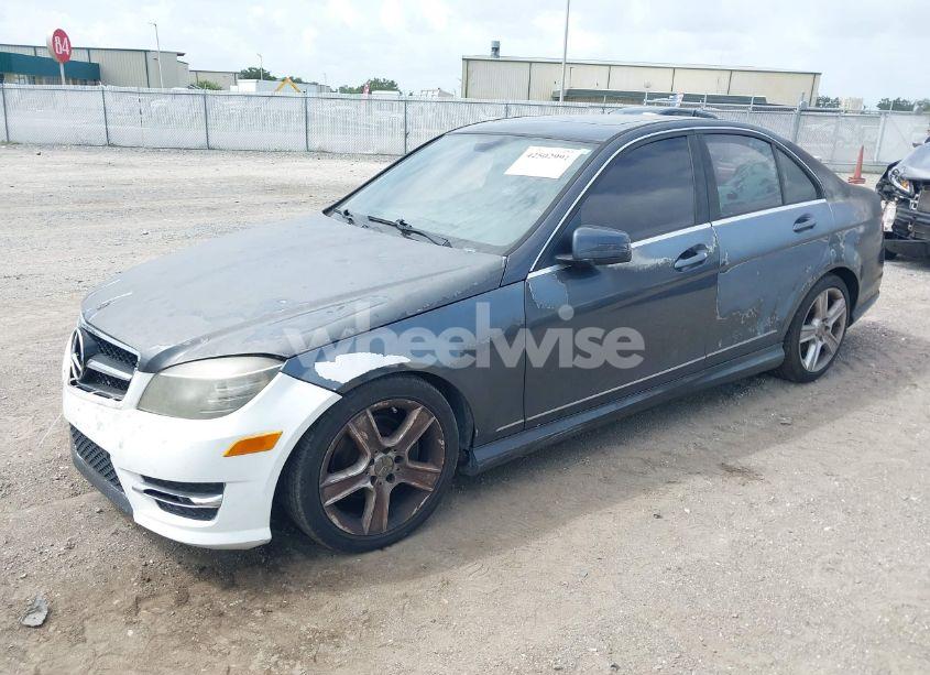 Photo 2 of 2011 Mercedes-benz C 300 LUXURY 4MATIC/SPORT 4MATIC (VIN WDDGF8BB2BR135530)