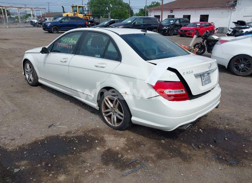 Photo 3 of 2012 Mercedes-benz C 300 LUXURY 4MATIC/SPORT 4MATIC (VIN WDDGF8BB2CA643903)