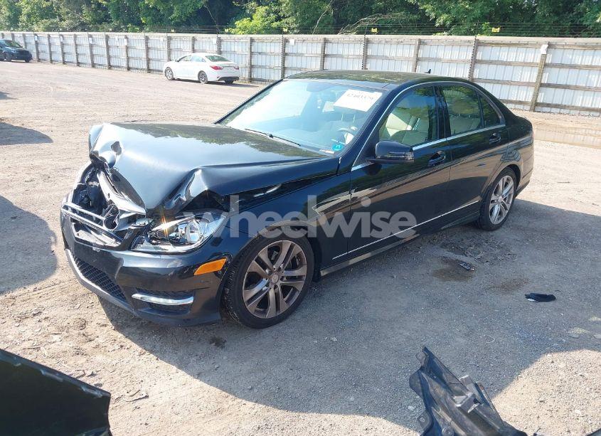Photo 2 of 2012 Mercedes-benz C 300 LUXURY 4MATIC/SPORT 4MATIC (VIN WDDGF8BB3CR202198)
