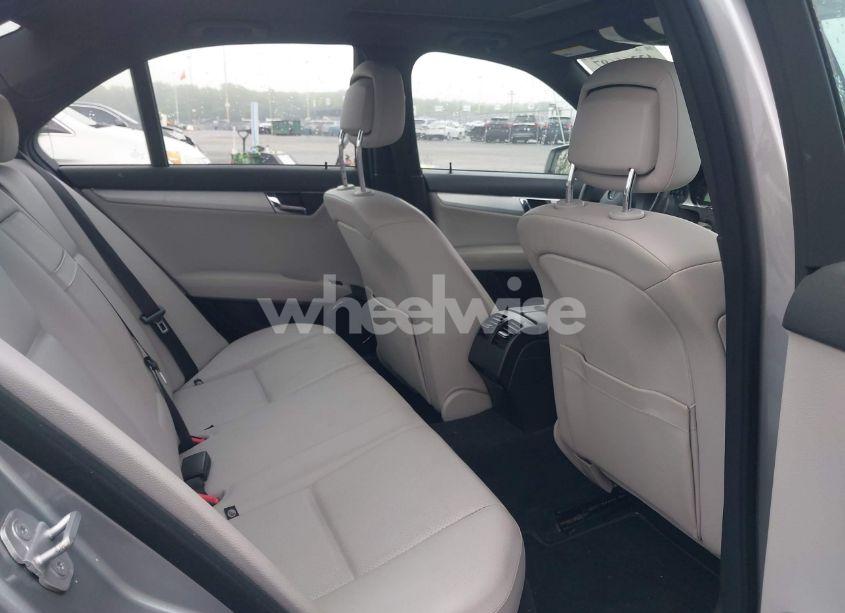 Photo 8 of 2010 Mercedes-benz C 300 LUXURY 4MATIC/SPORT 4MATIC (VIN WDDGF8BB5AR091229)