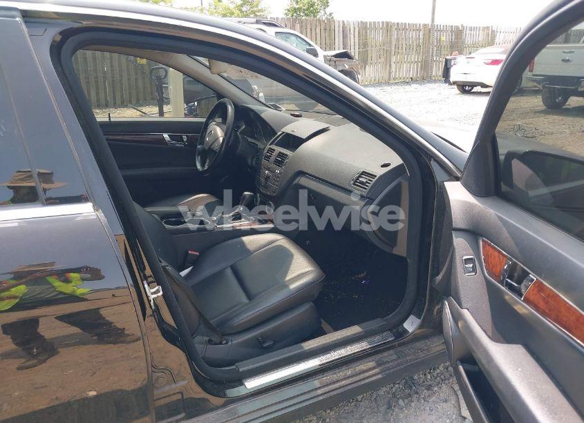 Photo 5 of 2011 Mercedes-benz C 300 LUXURY 4MATIC/SPORT 4MATIC (VIN WDDGF8BB6BF534555)