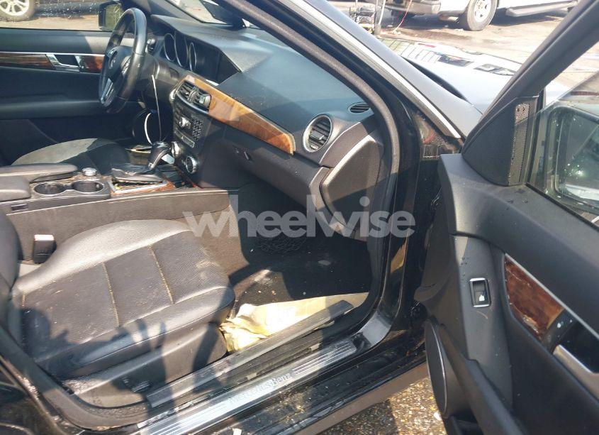 Photo 5 of 2012 Mercedes-benz C 300 LUXURY 4MATIC/SPORT 4MATIC (VIN WDDGF8BB6CR207945)