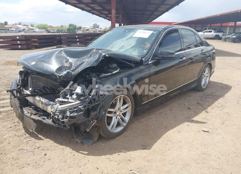 Photo 2 of 2012 Mercedes-benz C 300 LUXURY 4MATIC/SPORT 4MATIC (VIN WDDGF8BB6CR227922)