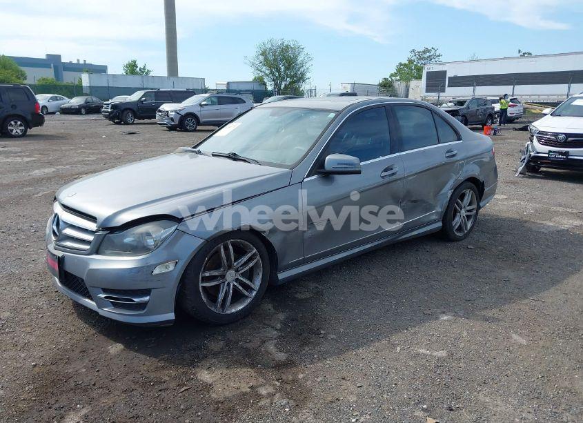 Photo 2 of 2012 Mercedes-benz C 300 LUXURY 4MATIC/SPORT 4MATIC (VIN WDDGF8BB7CR201054)