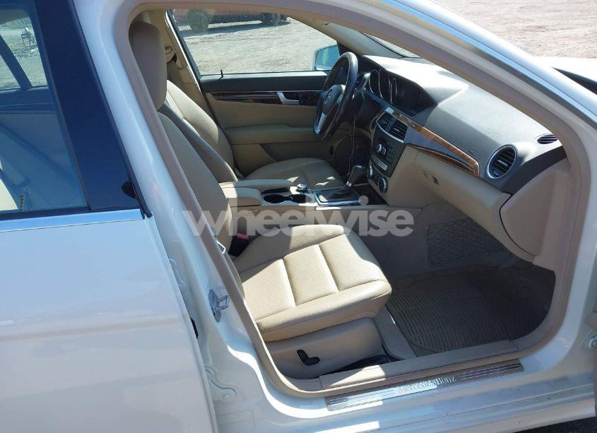 Photo 5 of 2012 Mercedes-benz C 300 LUXURY 4MATIC/SPORT 4MATIC (VIN WDDGF8BB8CA714148)