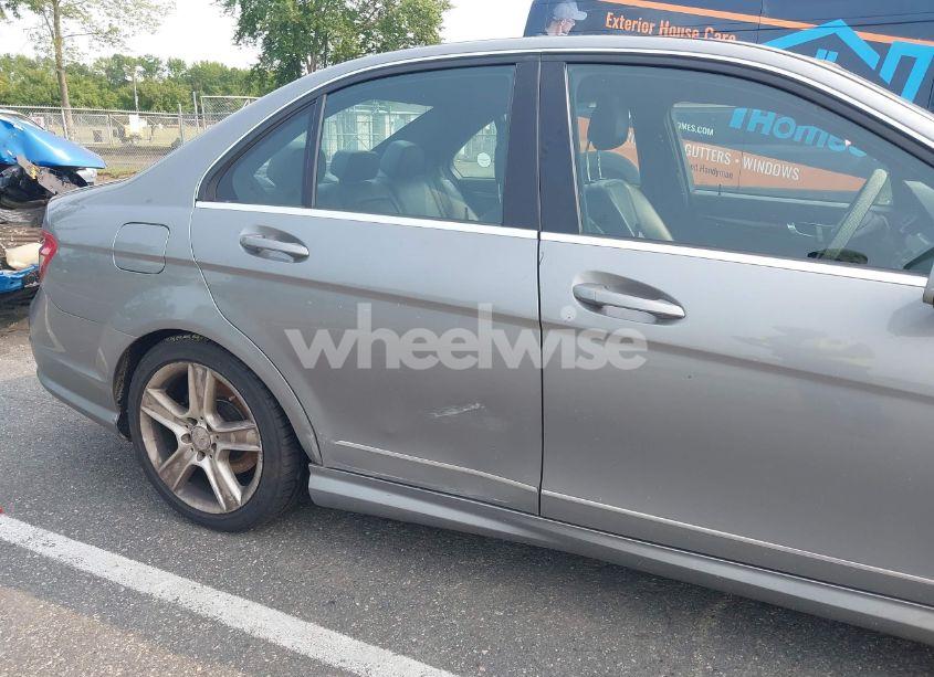 Photo 6 of 2010 Mercedes-benz C 300 LUXURY 4MATIC/SPORT 4MATIC (VIN WDDGF8BB9AF373987)