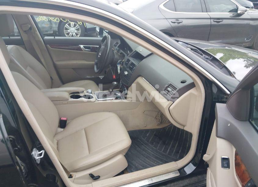 Photo 5 of 2010 Mercedes-benz C 300 (VIN WDDGF8BB9AF454536)