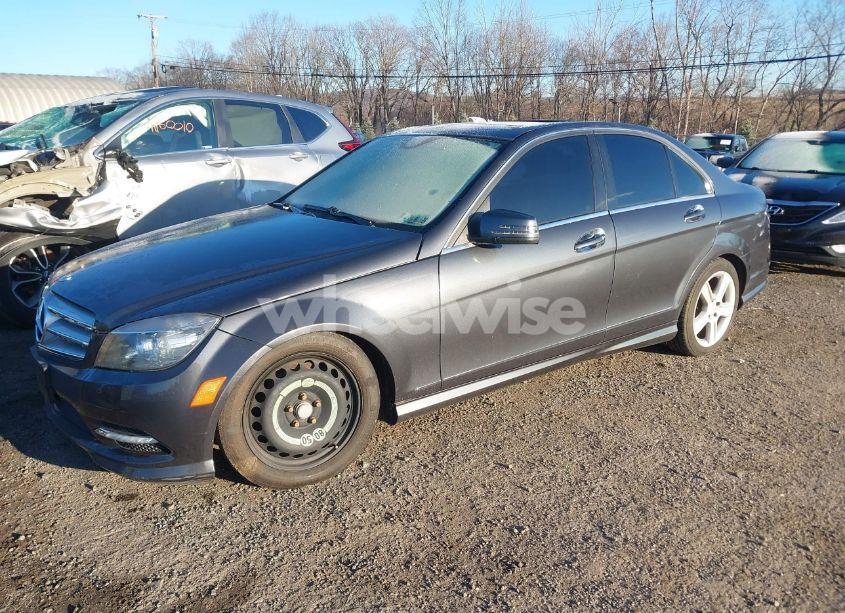 Photo 2 of 2011 Mercedes-benz C 300 LUXURY 4MATIC/SPORT 4MATIC (VIN WDDGF8BB9BR139784)
