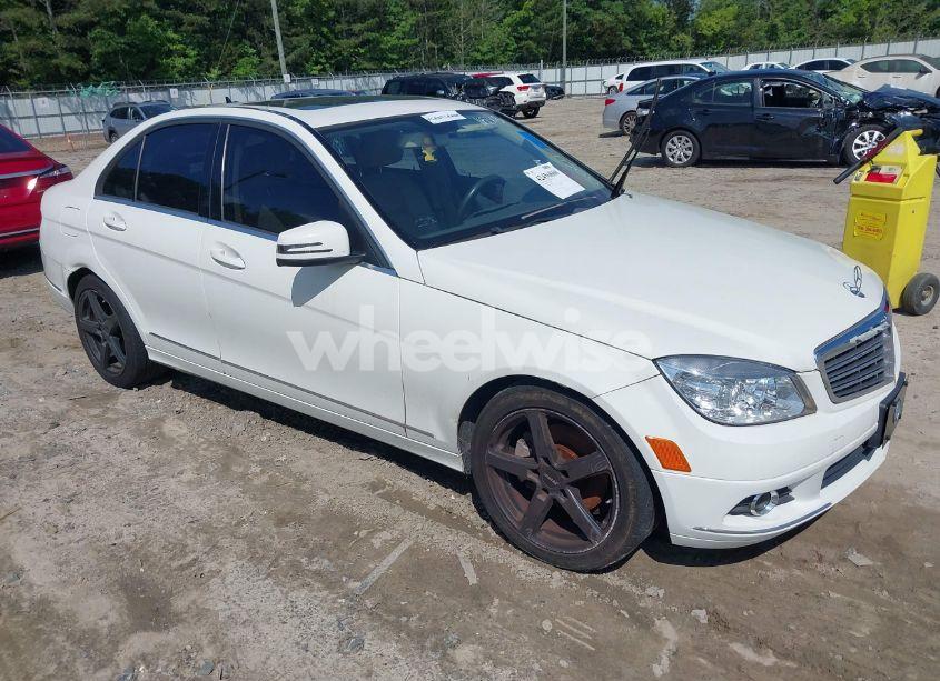 2011 Mercedes-benz C 300 (VIN WDDGF8BB9BR165303) main photo