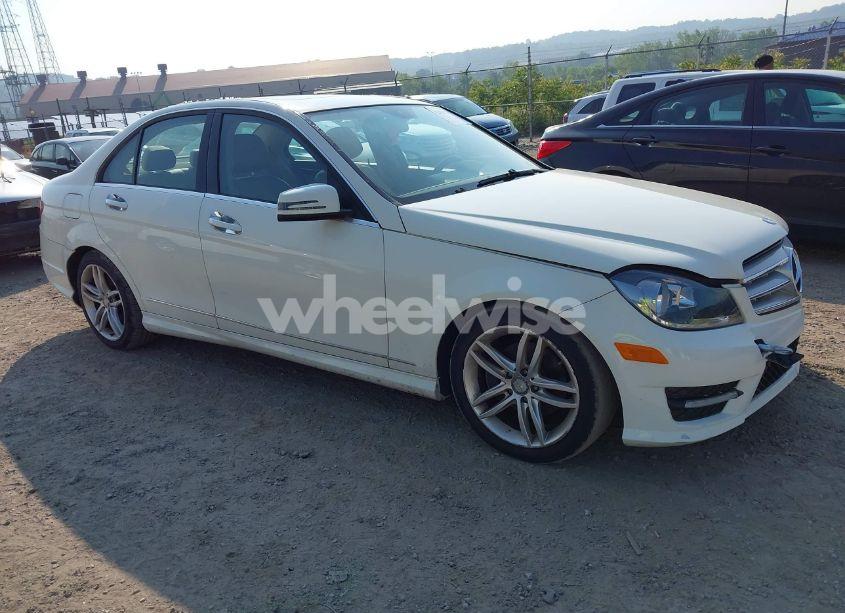 2012 Mercedes-benz C 300 (VIN WDDGF8BB9CR192101) main photo