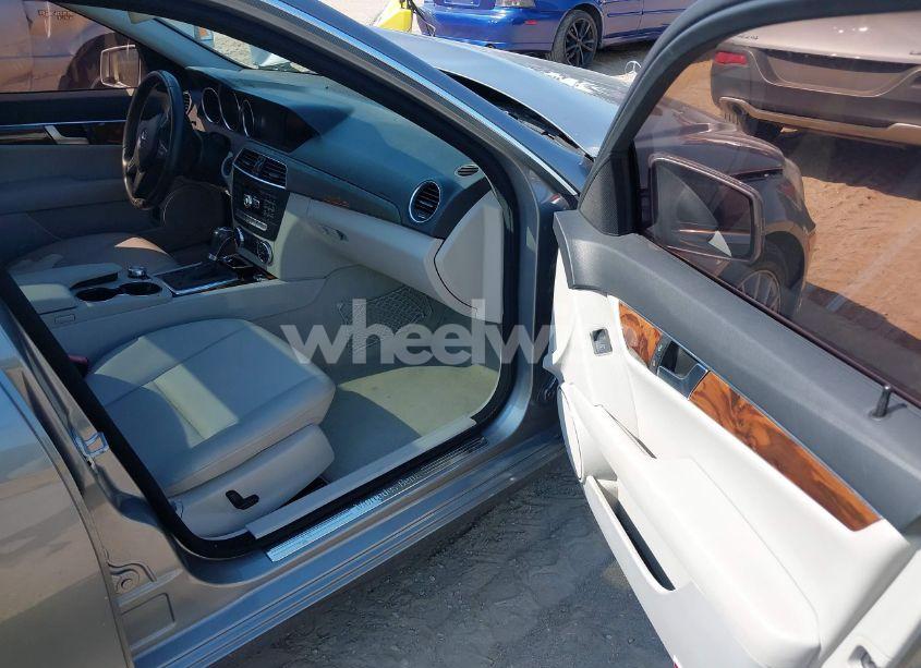 Photo 5 of 2012 Mercedes-benz C 300 LUXURY 4MATIC/SPORT 4MATIC (VIN WDDGF8BB9CR197914)