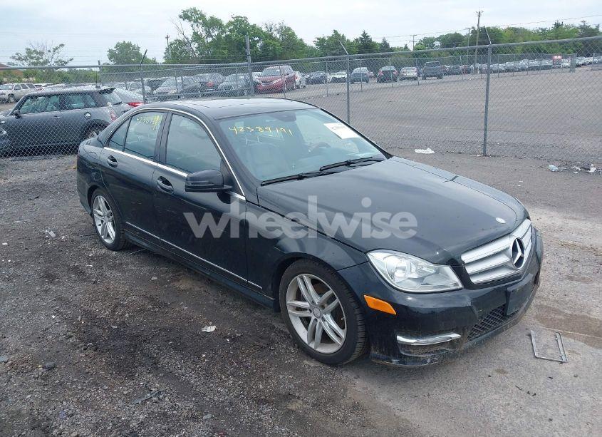 2012 Mercedes-benz C 300 (VIN WDDGF8BB9CR205106) main photo