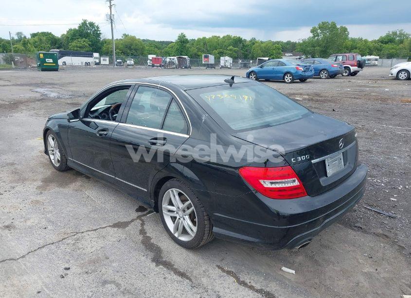 Photo 3 of 2012 Mercedes-benz C 300 (VIN WDDGF8BB9CR205106)