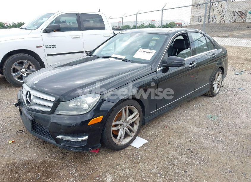 Photo 2 of 2012 Mercedes-benz C 300 LUXURY 4MATIC/SPORT 4MATIC (VIN WDDGF8BB9CR208314)