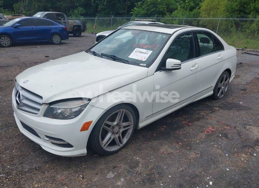 Photo 2 of 2011 Mercedes-benz C 300 LUXURY 4MATIC/SPORT 4MATIC (VIN WDDGF8BBXBR150051)