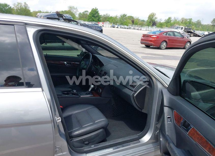 Photo 5 of 2011 Mercedes-benz C 300 LUXURY 4MATIC/SPORT 4MATIC (VIN WDDGF8BBXBR180876)