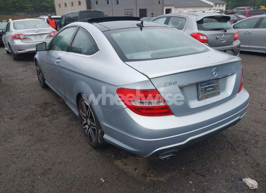 Photo 3 of 2013 Mercedes-benz C 250 (VIN WDDGJ4HB1DG058064)
