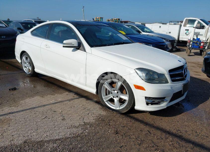2014 Mercedes-benz C 250 (VIN WDDGJ4HB2EG292411) main photo