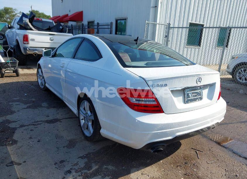 Photo 3 of 2014 Mercedes-benz C 250 (VIN WDDGJ4HB2EG292411)