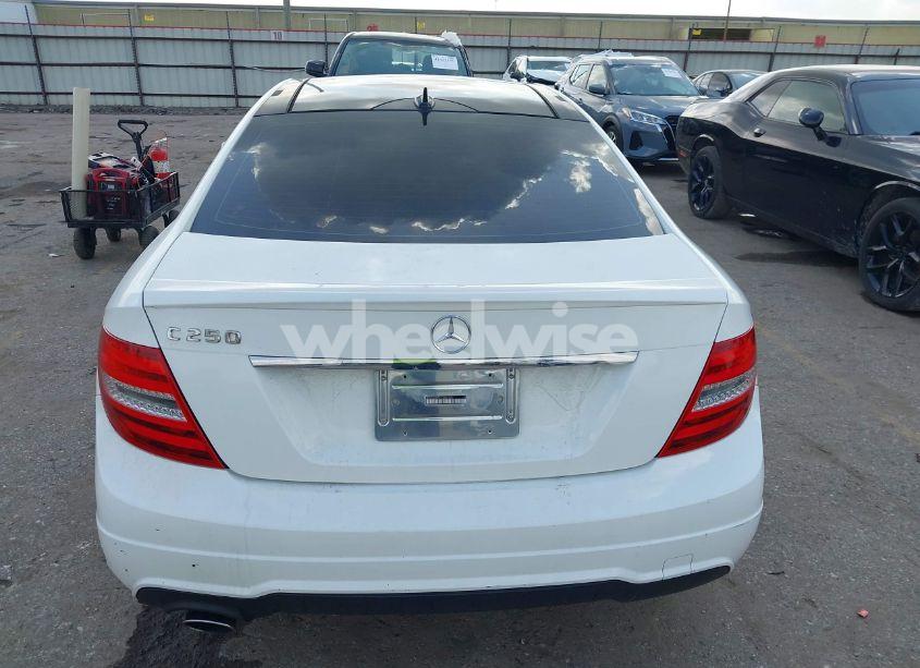 Photo 16 of 2015 Mercedes-benz C 250 (VIN WDDGJ4HB2FG406506)
