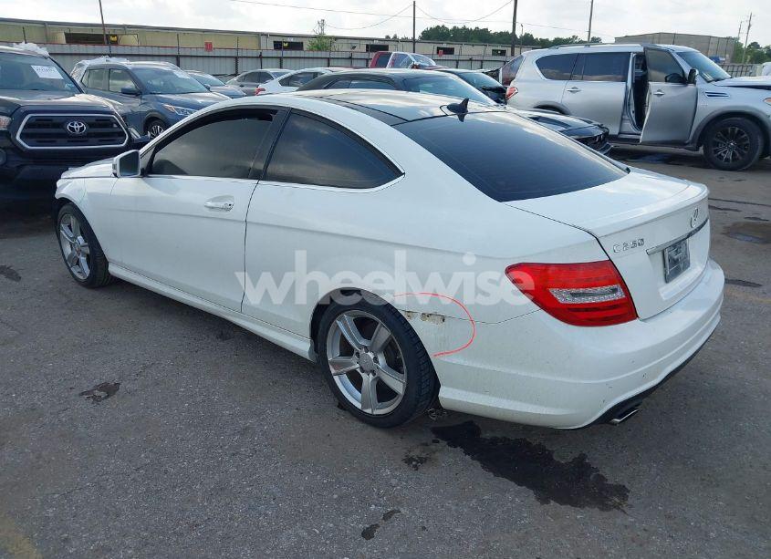Photo 3 of 2015 Mercedes-benz C 250 (VIN WDDGJ4HB2FG406506)