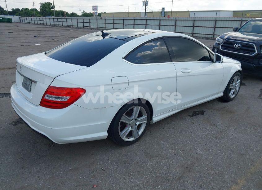 Photo 4 of 2015 Mercedes-benz C 250 (VIN WDDGJ4HB2FG406506)
