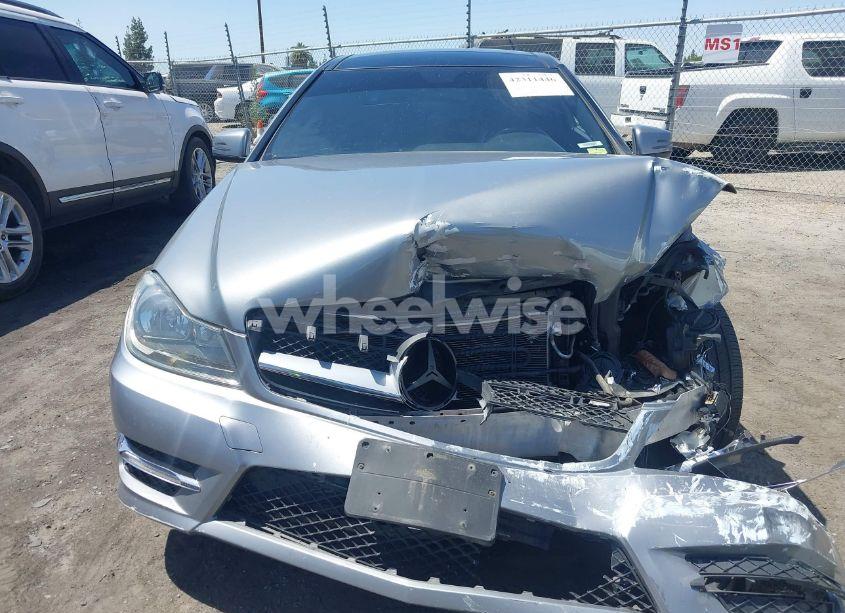 Photo 12 of 2013 Mercedes-benz C 250 (VIN WDDGJ4HB3DG045364)