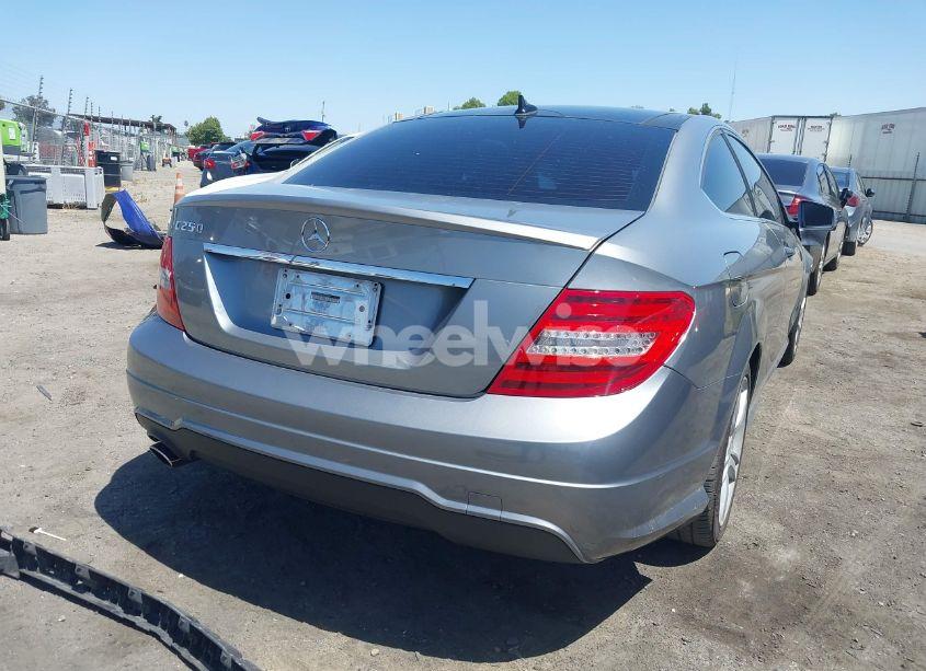 Photo 4 of 2013 Mercedes-benz C 250 (VIN WDDGJ4HB3DG045364)