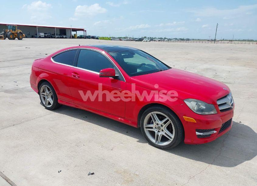 2013 Mercedes-benz C 250 (VIN WDDGJ4HB3DG099831) main photo