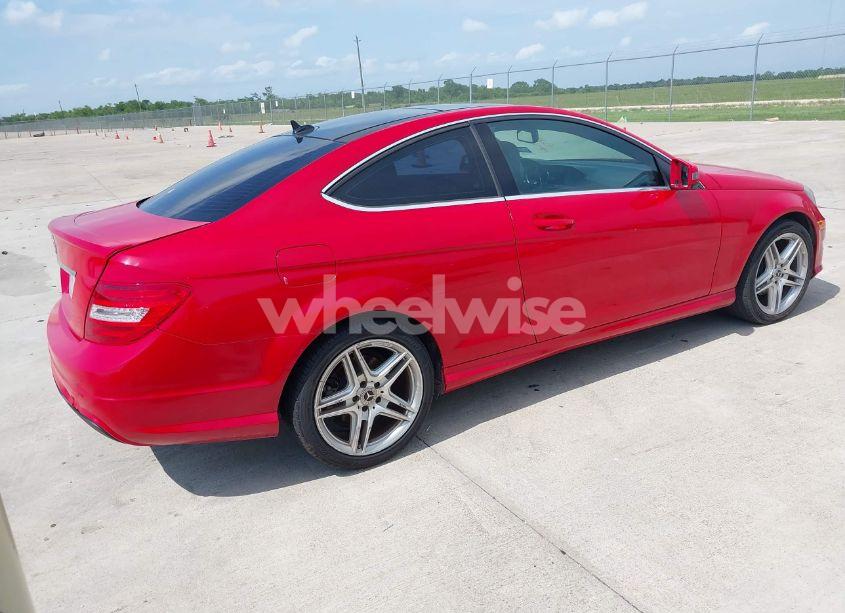 Photo 4 of 2013 Mercedes-benz C 250 (VIN WDDGJ4HB3DG099831)